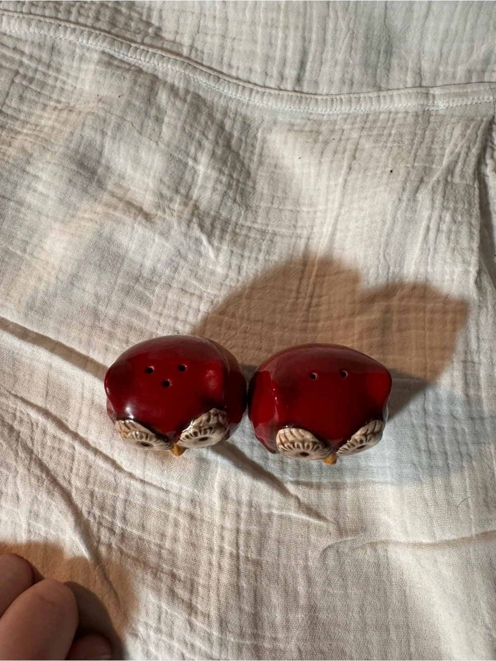 Red Owl Ceramic Salt and Pepper Shaker Set - Kitchen Decorative Seasoning Pair
